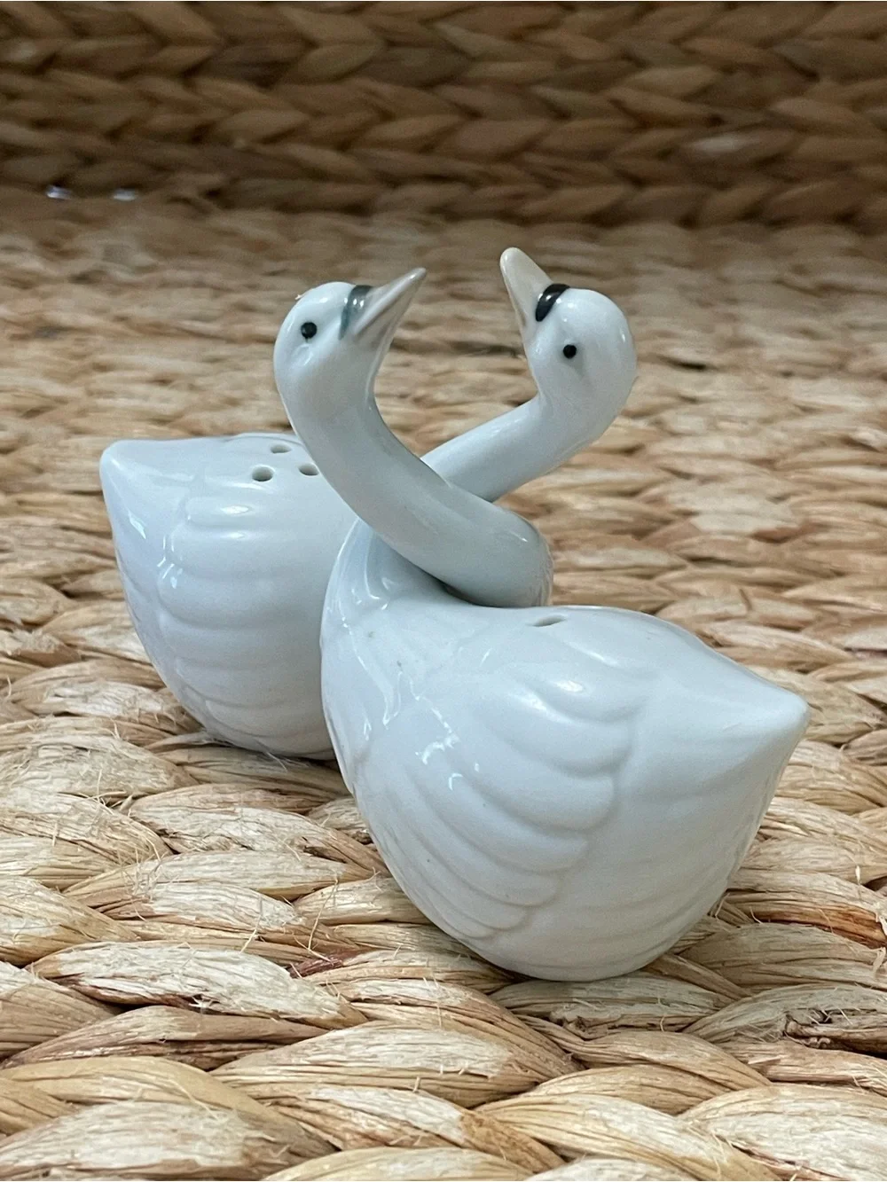 Vintage Norcrest White Ceramic Salt and‎ Pepper Swans Made in Korea 3”